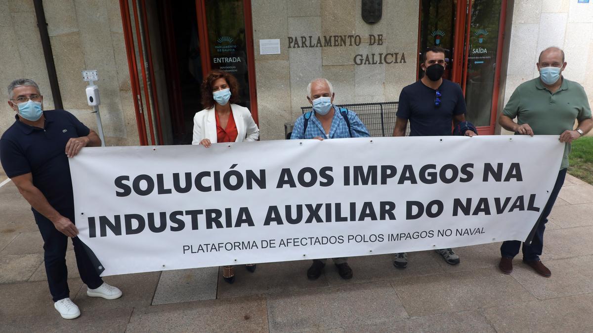 Protesta de estos empresarios ante el Parlamento gallego. / Xoán Álvarez