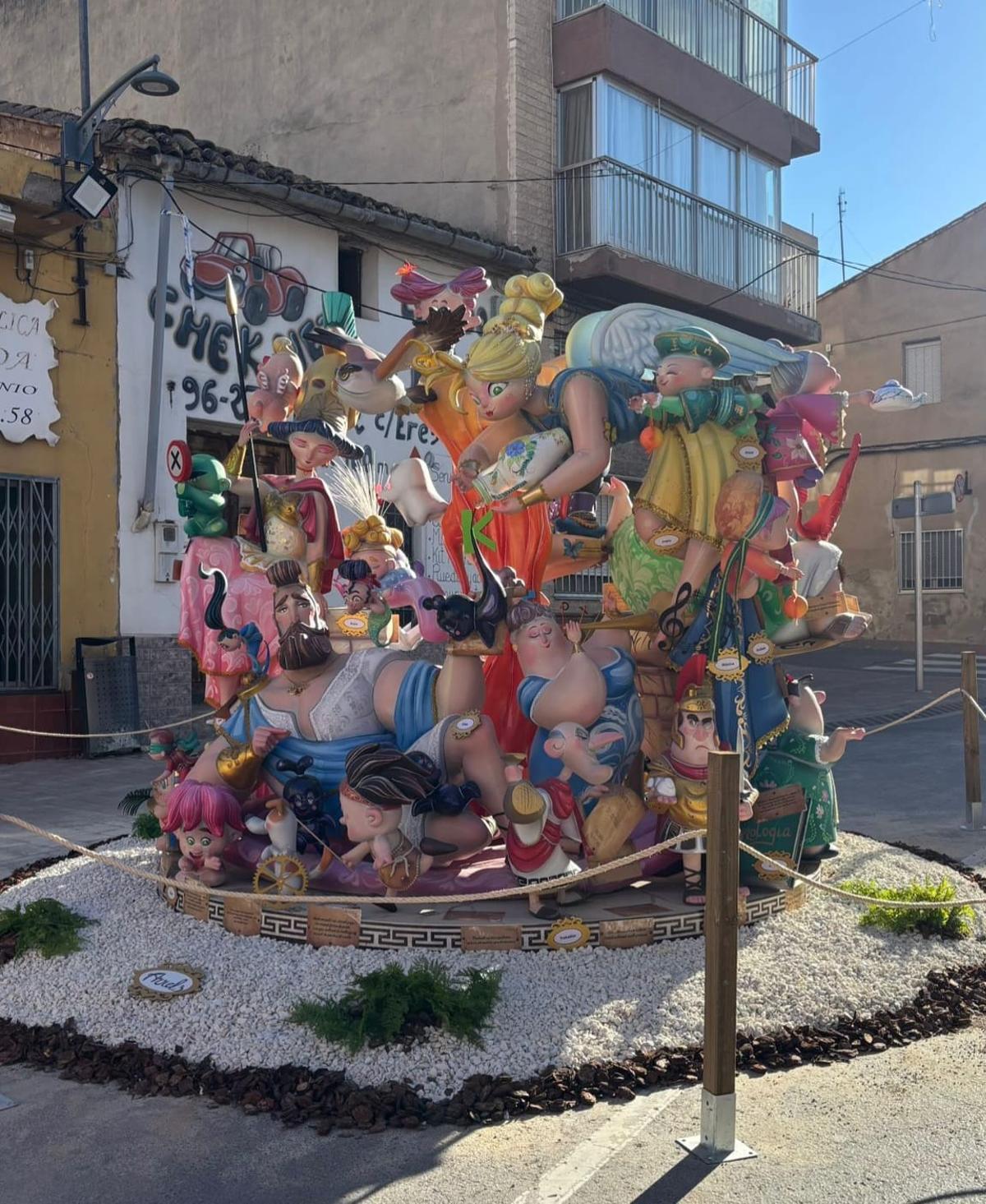 Primer premio del monumento infantil de este año para la falla l'Harmonia de Riba-roja de Túria.