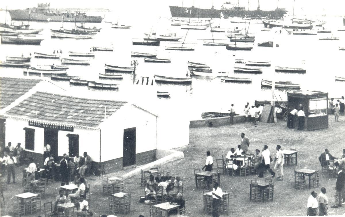El Muelle Mínguez y el bar La Marina, en los años 40 del pasado siglo