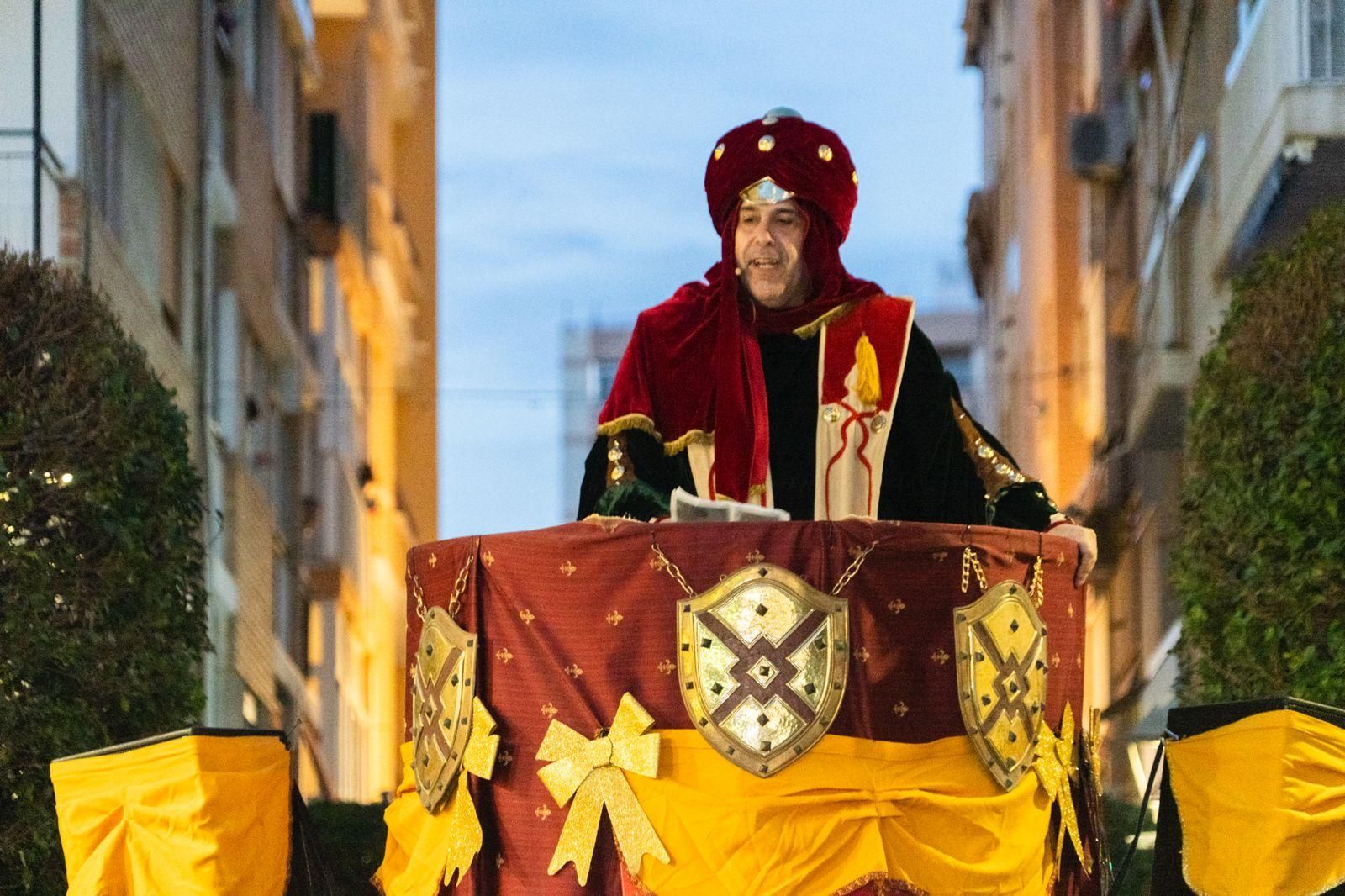 La Vila Joiosa recibe a los Reyes Magos por la puerta grande