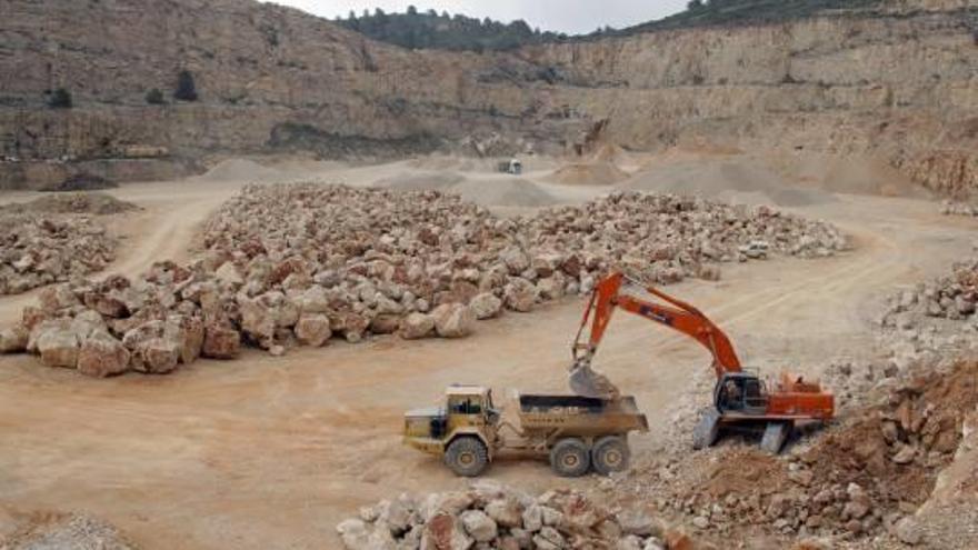 La cantera acumula multas valoradas en 15.000 euros por incumplir la orden de cierre - Levante-EMV