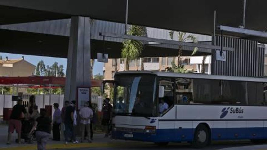 La estación de autobuses de Santa Pola, donde ocurrieron los hechos, en una imagen de archivo.