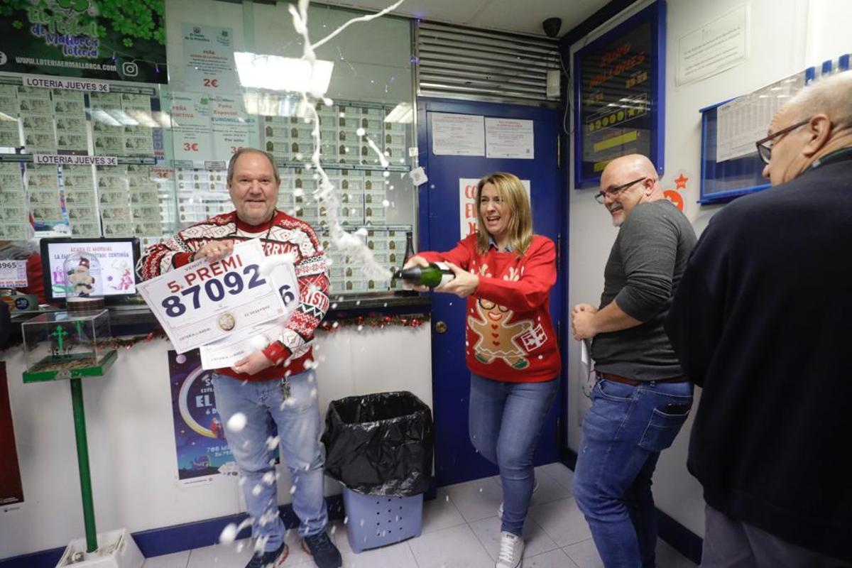 La administración de Carrefour ha vendido dos premios de la Lotería de Navidad La administración de Carrefour ha vendido dos premios de la Lotería de Navidad