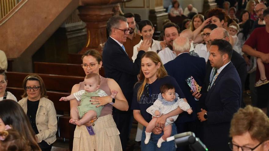 La basílica del Lledó acoge el paso por el manto de los niños y niñas de Primera Comunión