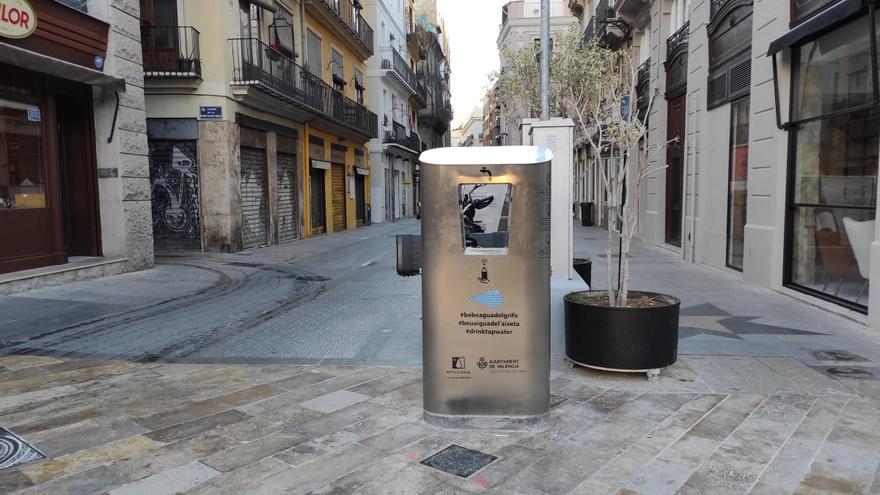 Instalan otras ocho fuentes de agua refrigerada en València