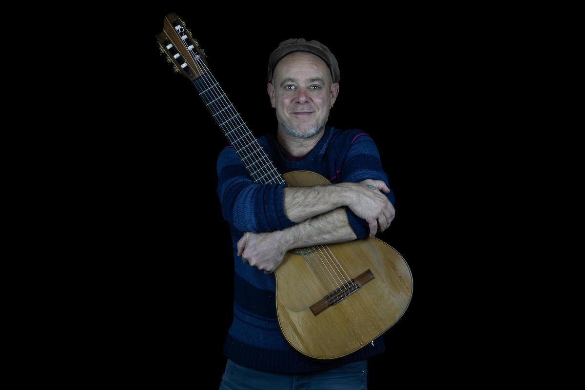 Claudio H. posa durante la entrevista realizada en la sede de INFORMACIÓN en Alicante