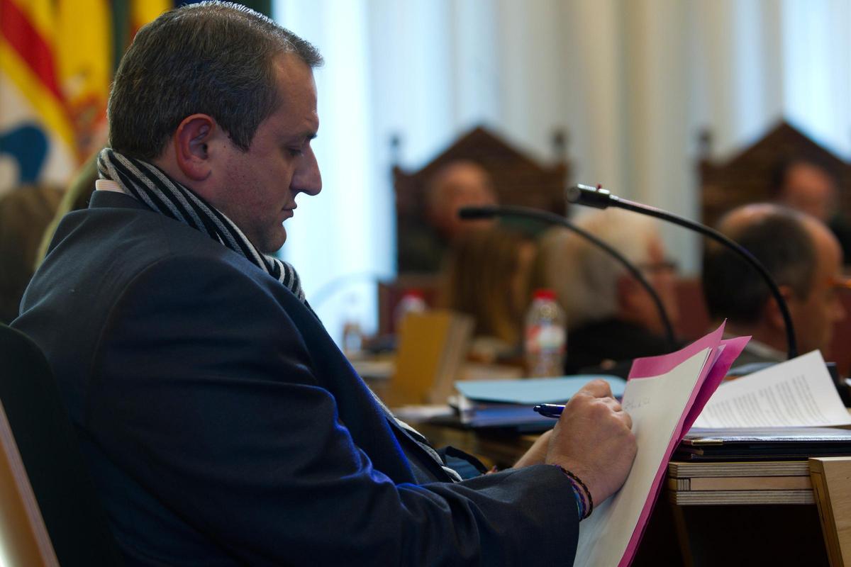 David Gómez (PP), durante el Pleno del Ayuntamiento de Badalona que debatió su cese como concejal, en enero de 2013