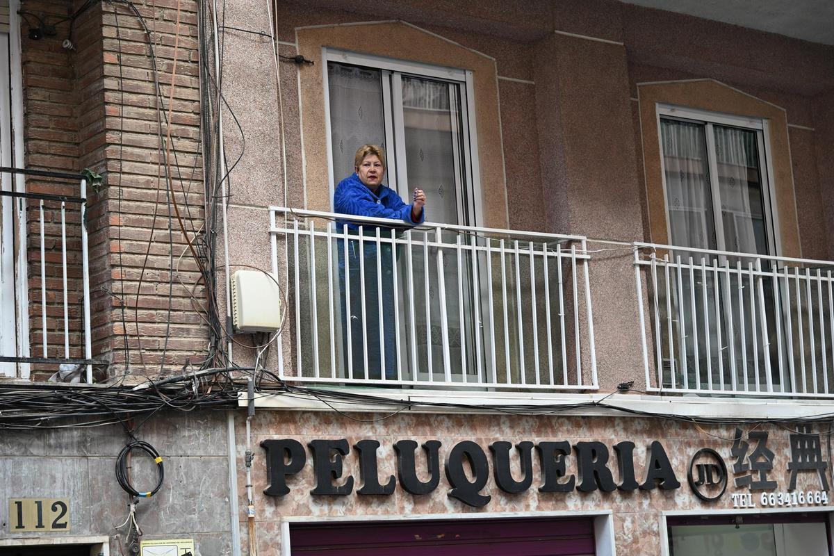 La PAH logra aplazar el desahucio de una mujer y su hija en el barrio de Carrús en Elche