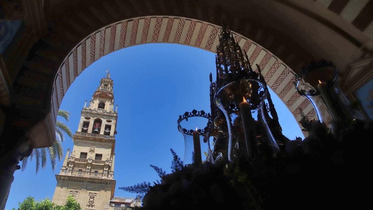 El Patio de los Naranjos acoge la procesión del Corpus Christi