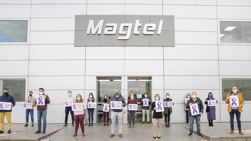 Los profesionales de Magtel se concentran para reivindicar la erradicación de la violencia de género