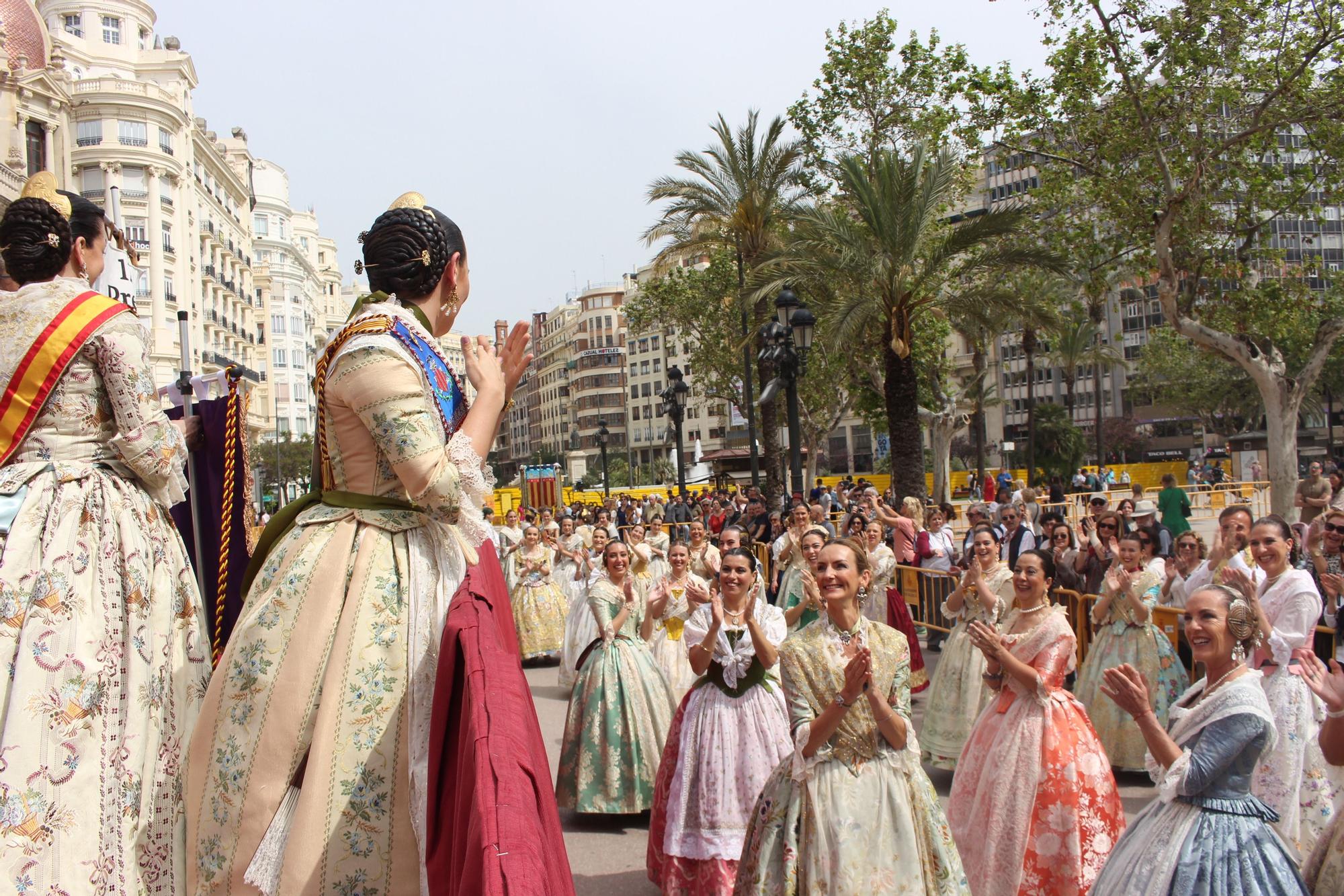 Carmen, la corte y falleras ilustres en la entrega de premios de las Fallas 2022