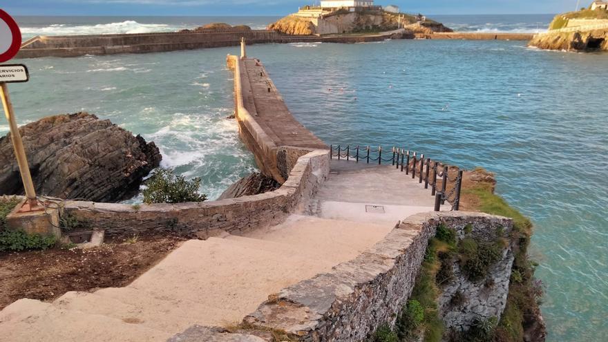 El muelle del Rocín, en Tapia, reabre con nuevo aspecto: las obras han servido para mejorar la accesibilidad del histórico dique