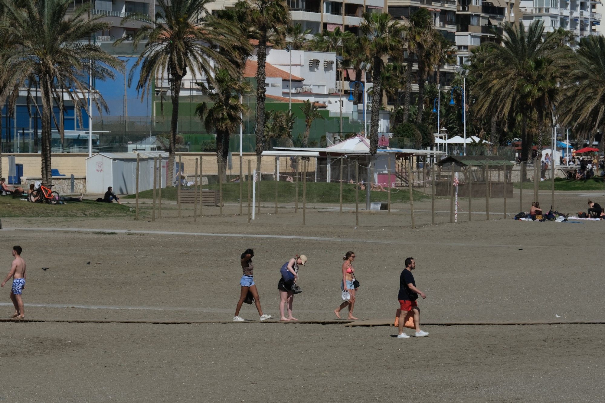 30 grados en Málaga capital este sábado y las playas llenas