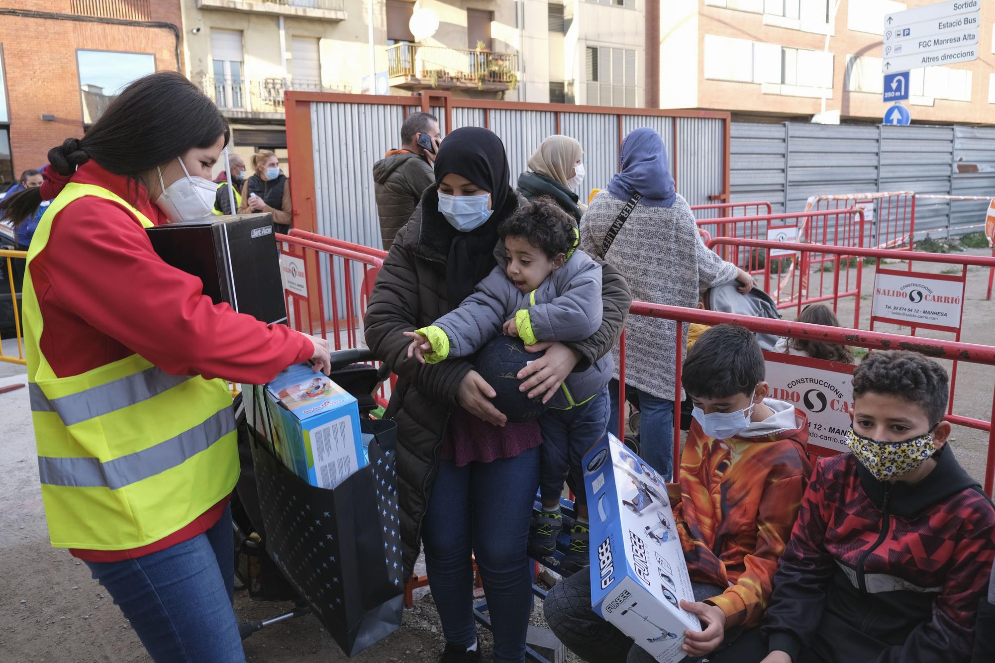 Santa Clara reparteix més de 2.000 joguines a 800 infants de Manresa