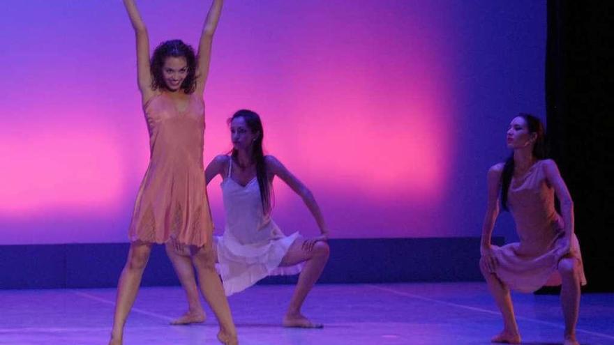 La bailarina Sarah de la Caridad de Miranda, interpretando a Carmen en una representación.