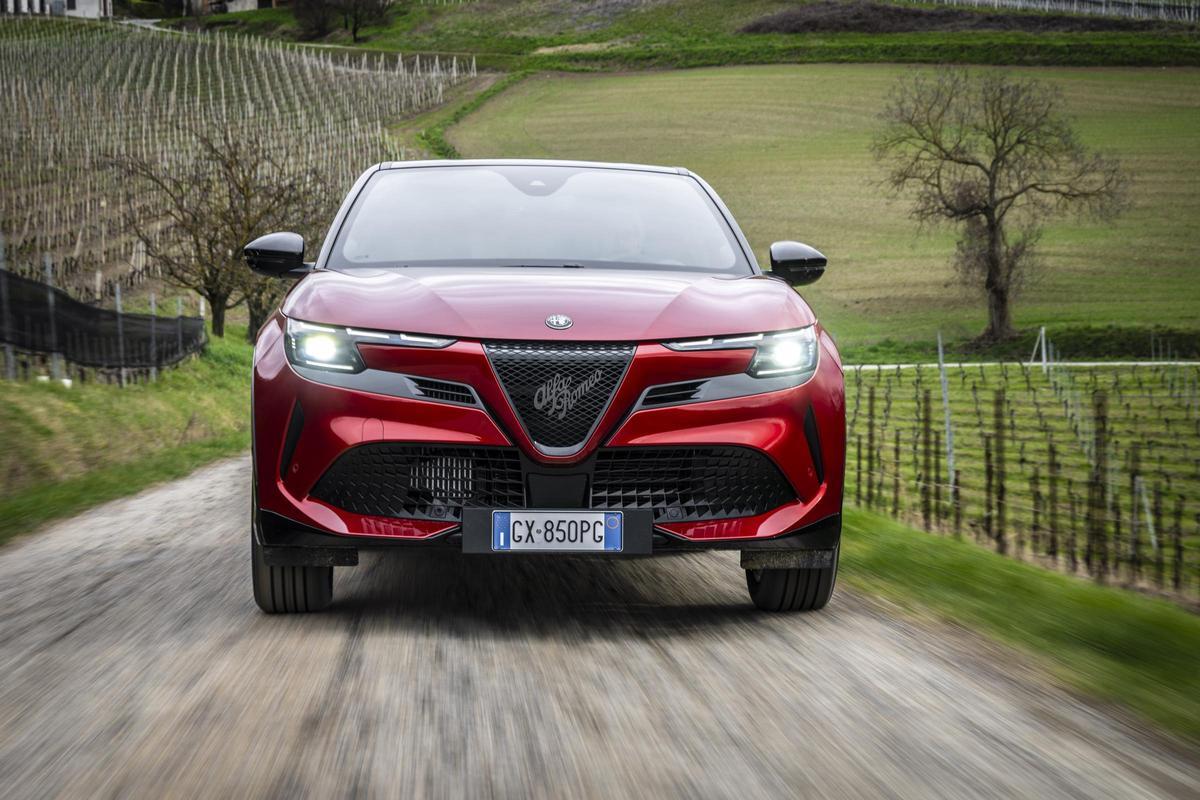 Estéticamente, el Alfa Romeo Junior es pura elegancia en movimiento