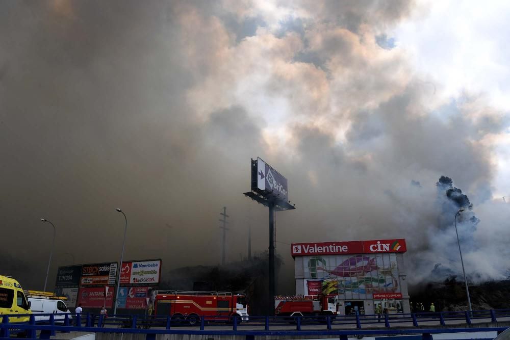 Más imágenes del incendio en As Rañas