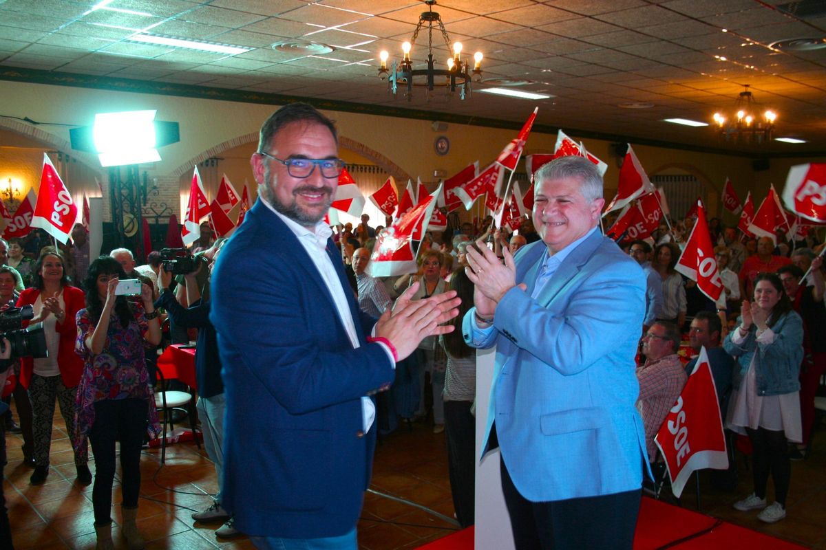 Diego José Mateos y José Vélez, vitoreados por cientos de afiliados y simpatizantes, este domingo.