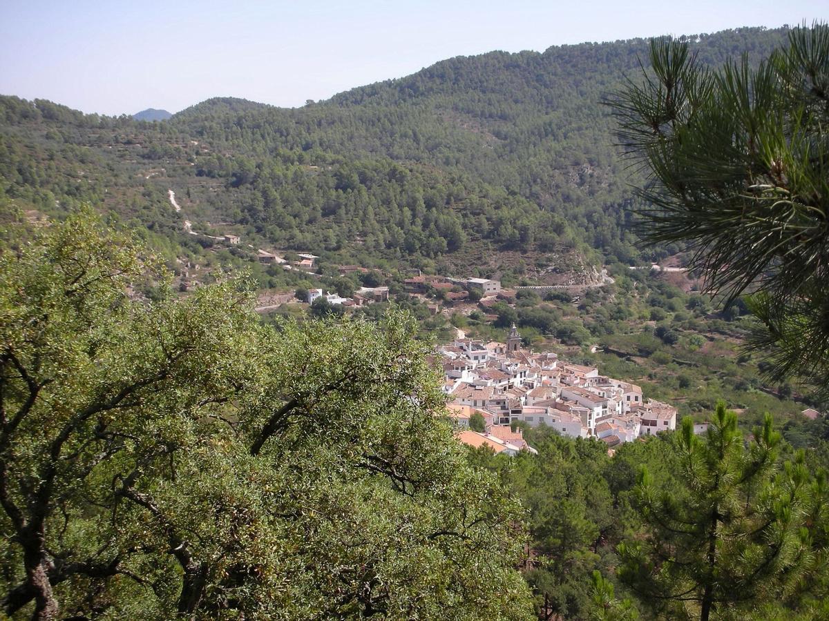 Panorámica de Aín. MEDITERRÁNEO Uno de los parajes por los que discurre la ruta. MEDITERRÁNEO. PAISAJES VALENCIANOS . AÍN . SIERRA DE ESPADÁN