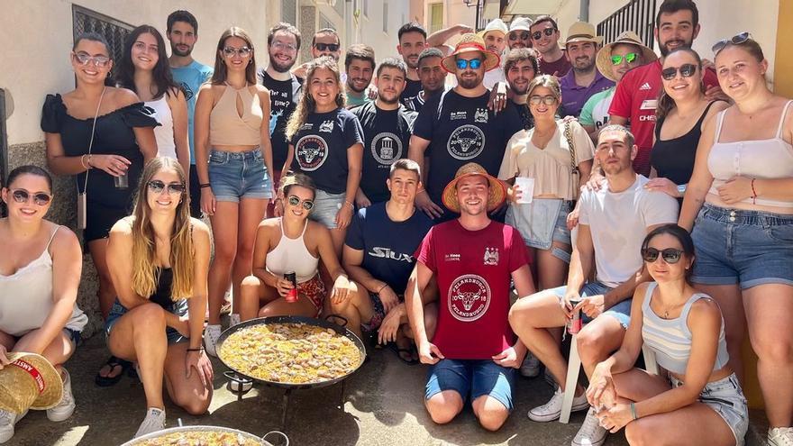 25 peñas compiten por la mejor paella en Llucena