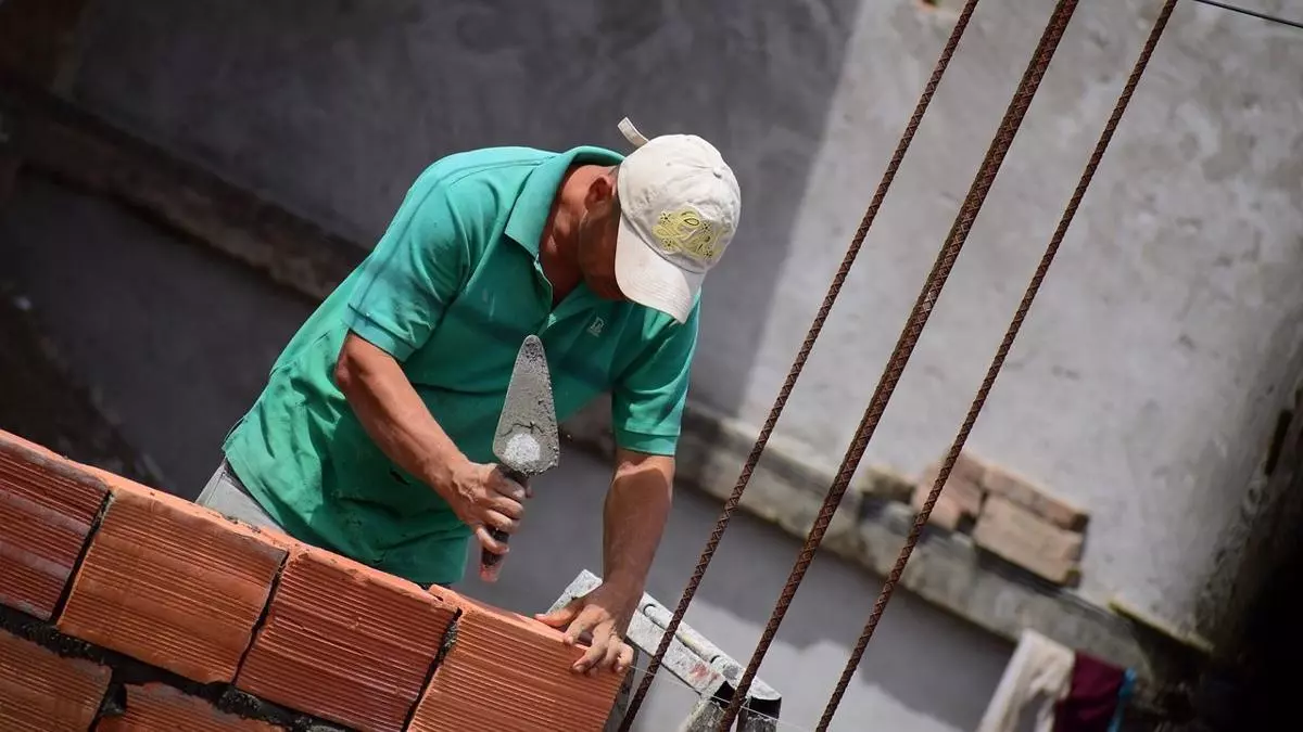 El emprendimiento extranjero salva el relevo de los pequeños negocios murcianos