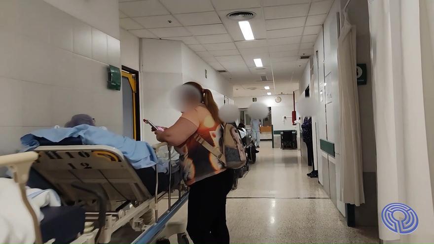 Pacientes &#039;aparcados&#039; en las Urxencias del CHUS: hasta 20 enfermos en los pasillos a la espera de asistencia