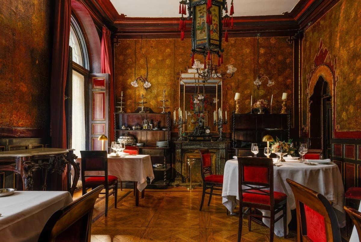El local actual conserva su esencia romanticista pero ofrece una propuesta gastronómica a la altura de la alta cocina actual