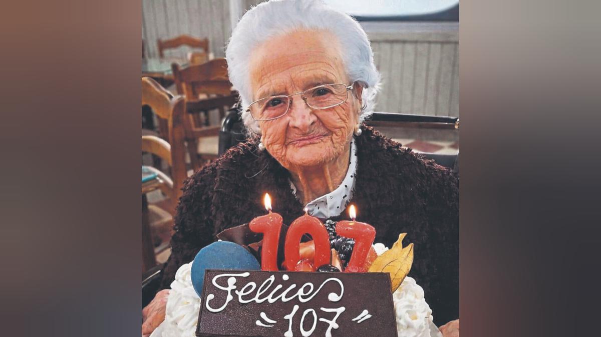 Ana Expósito, de El Alcornocal, en su 107 cumpleaños.