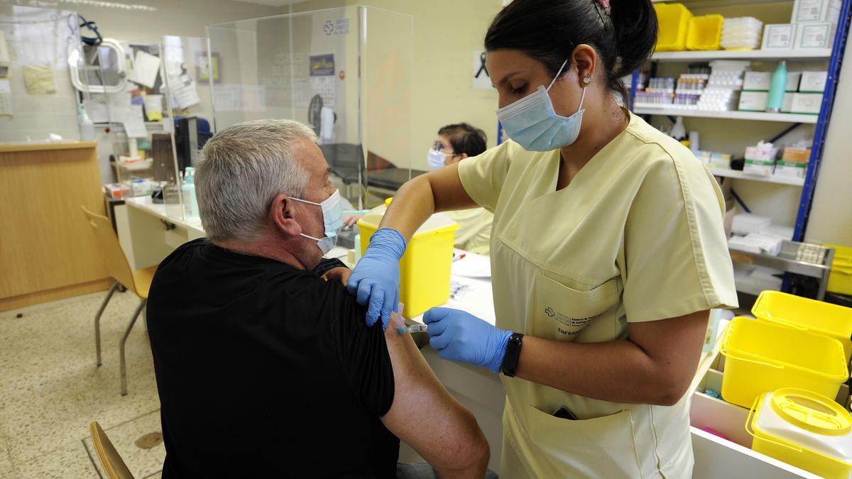 Vacunación de personas mayores en la pasada campaña de la gripe.