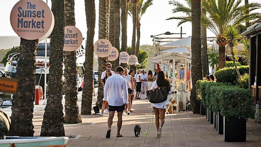 El paseo donde se ubican los puestos.  |