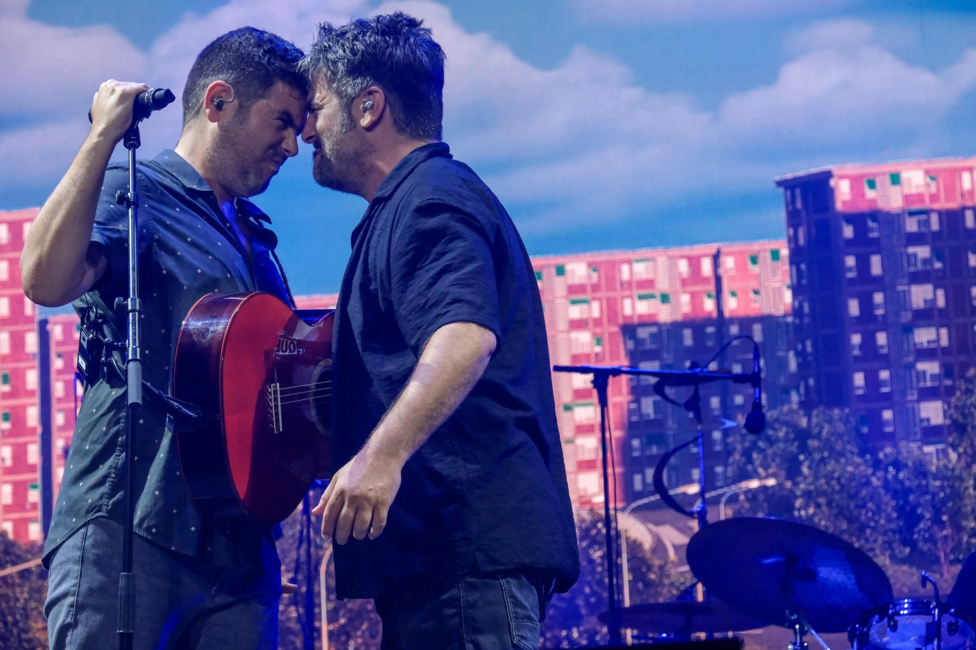 Momentos del concierto de los hermanos Muñoz (Estopa) en el recinto Marenostrum Fuengirola