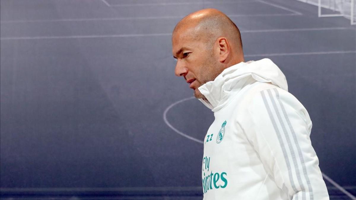 Zidane dirigiéndose a la rueda de prensa