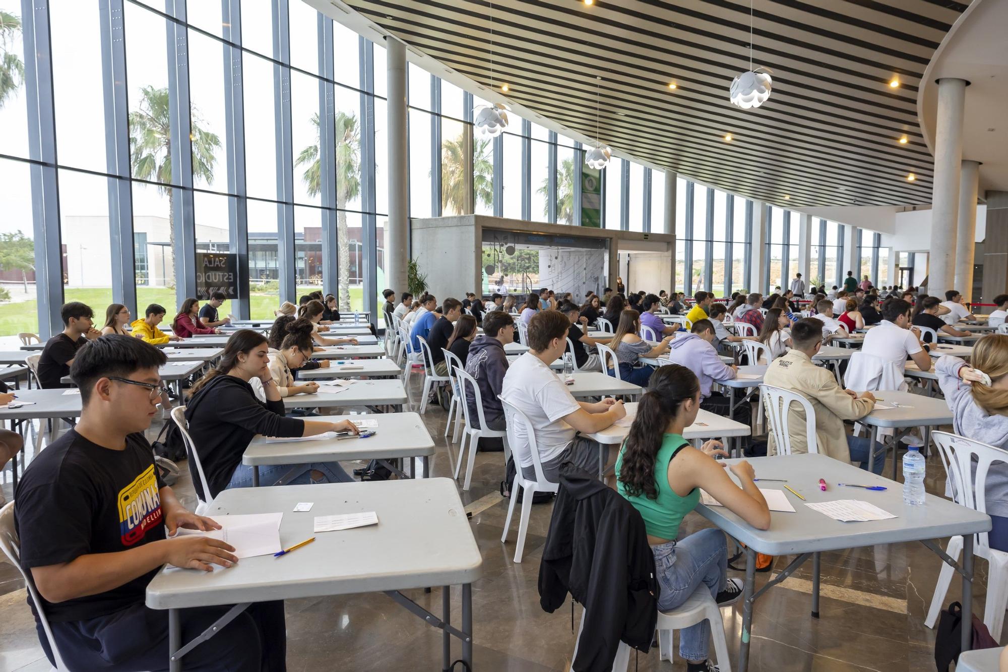 456 estudiantes de seis municipios están realizando las pruebas de la EBAU en el Auditorio Internacional de Torrevieja