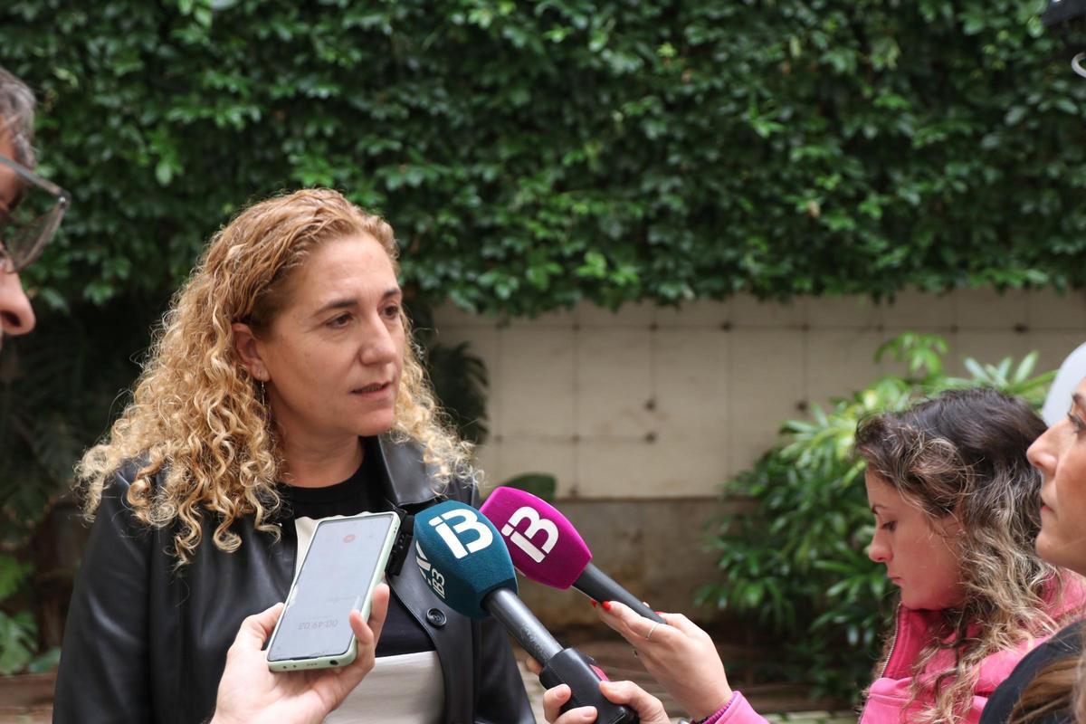 La portavoz de MÉS per Mallorca en el Consell de Mallorca, Catalina Inés Perelló, en declaraciones a los medios.
