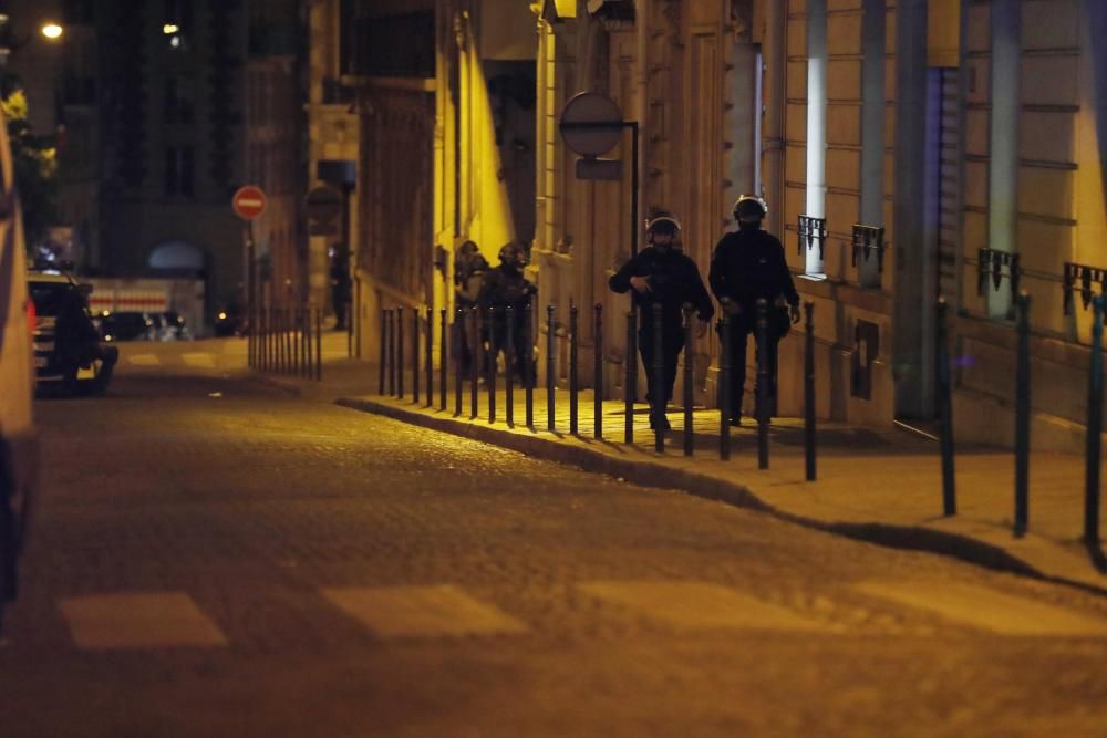 Atentado terrorista en los Campos Elíseos de París.