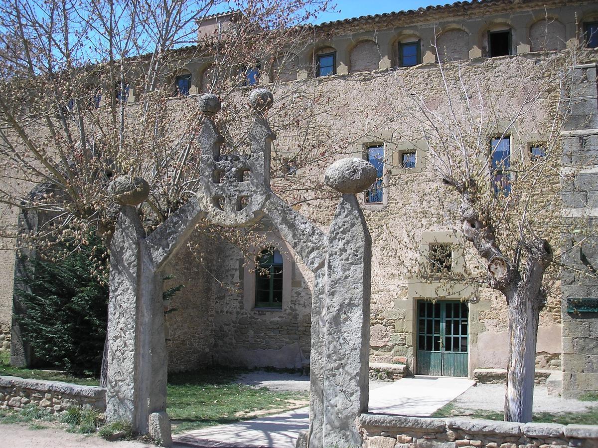 Portal exterior del convent de Sant Tomàs de Riudeperes.