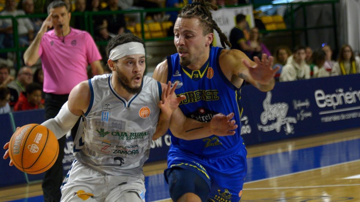 Ty Roberts busca el aro rival en el partido frente a CB Ourense.