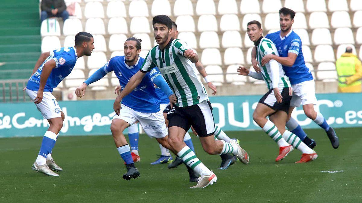 Ricardo Visus en un lance del partido ante el Xerez DFC en El Arcángel.