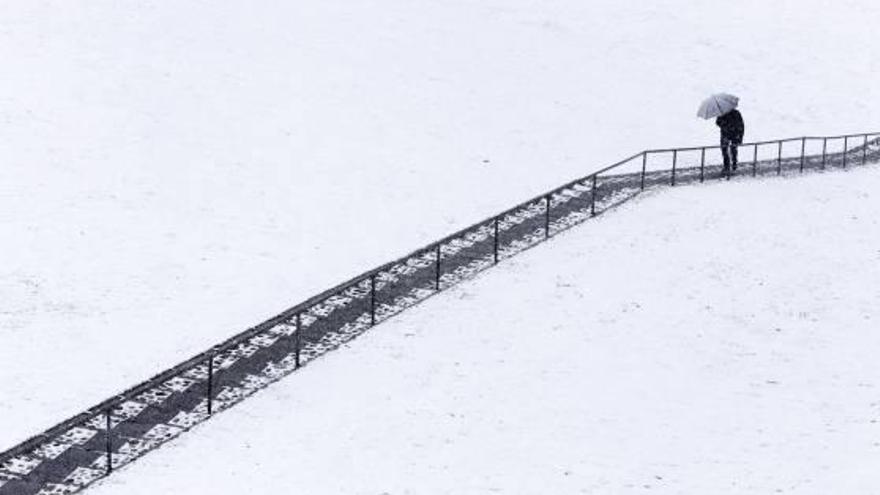 Temporal La neu provoca el tancament de nombrosos trams de carreteres