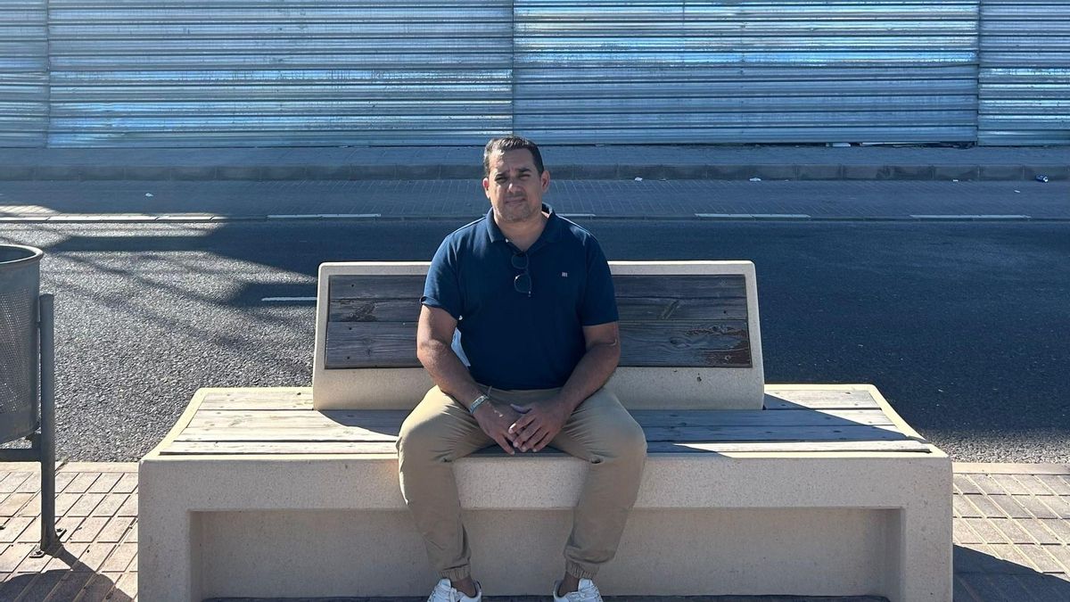 Yoné Caraballo junto a las viviendas sociales que el Gobierno de Canarias está construyendo en el barrio de Maneje, en Arrecife