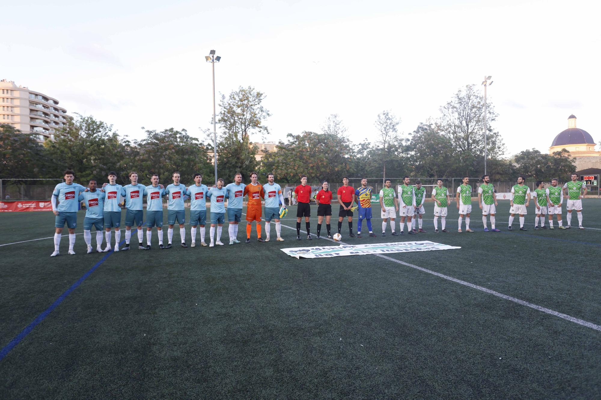 Homenaje a veteranos del Valencia CF en el Fenix Trophy