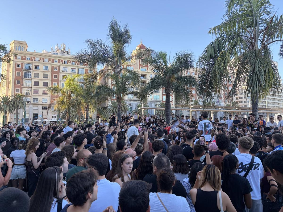 Batalla de 'farmear aura' en la Plaza de la Marina
