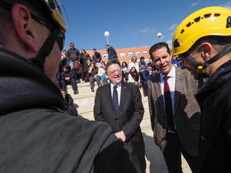 Visita de Ximo Puig al instituto de Formación Profesional Valle de Elda