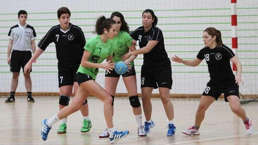 Las defensoras del Campus en acción, ayer. // I.Osorio