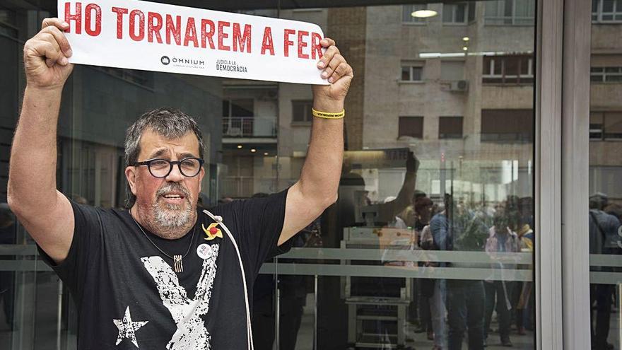 Imatge d&#039;arxiu de Jordi Pesarrodona en un acte de protesta davant dels jutjats de Manresa