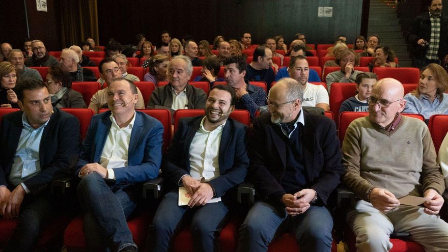 En el centro, Requejo, Tomé y Fuentes, antes del inicio del acto. |