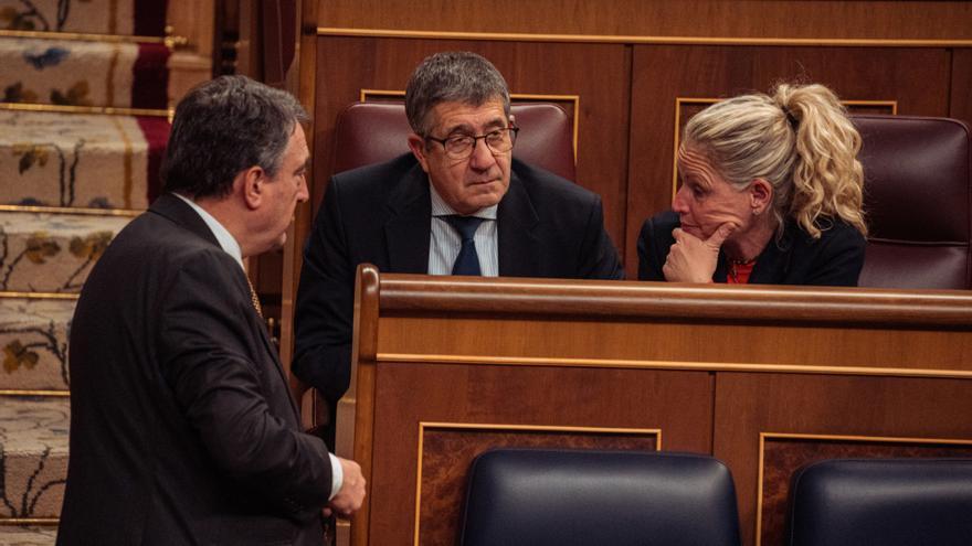 Diputados gritan tonto a Patxi López cuando sale a defender a Armengol