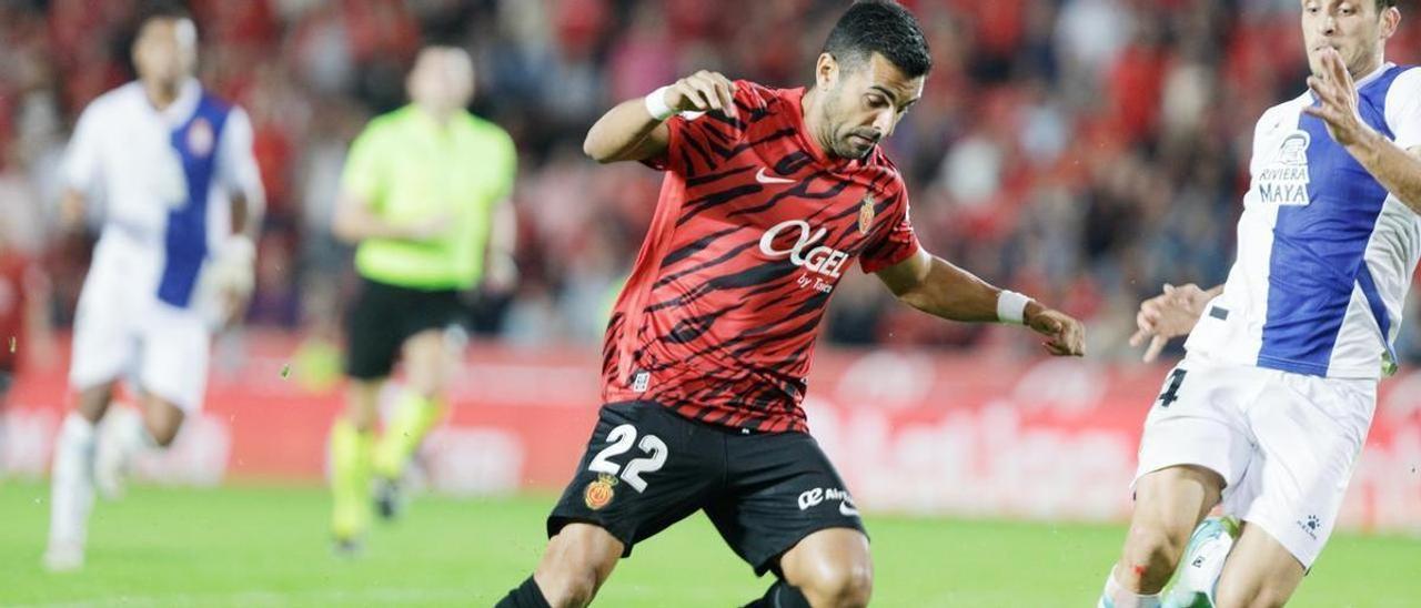 Ángel, en el partido de esta temporada ante el Oliván.