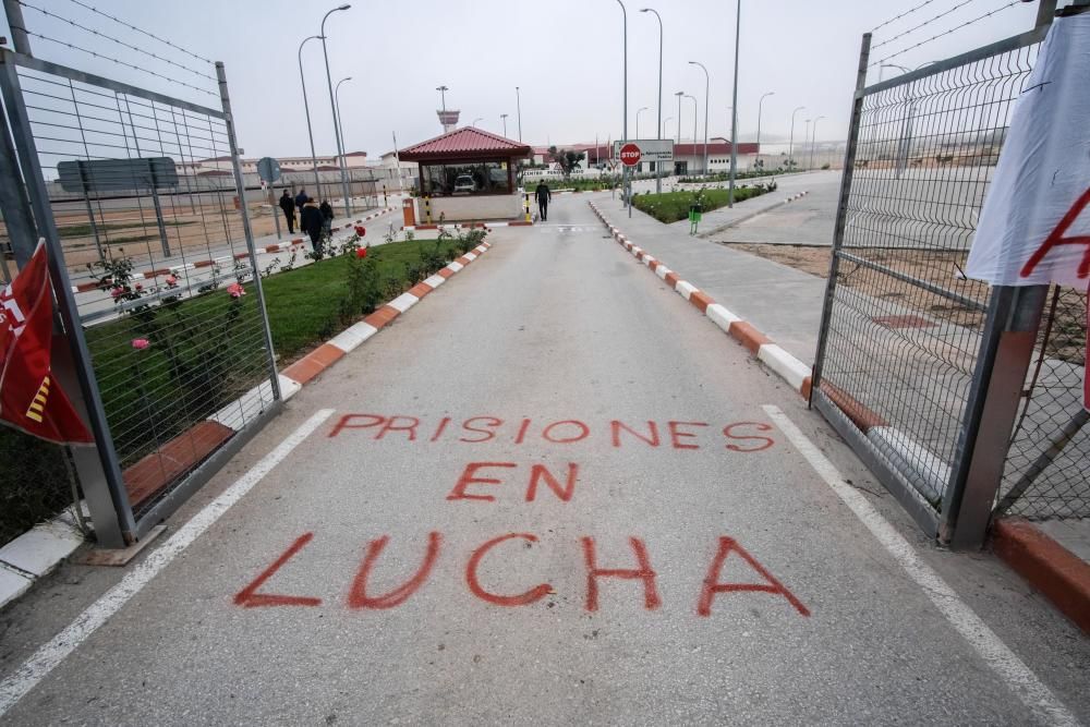 Protesta de los funcionarios de prisiones en la cárcel de Villena