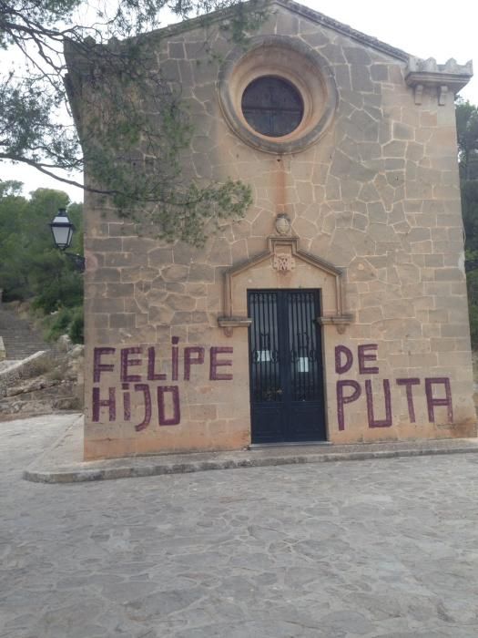 Graffitis verunstalten Kapelle im Bellver-Park